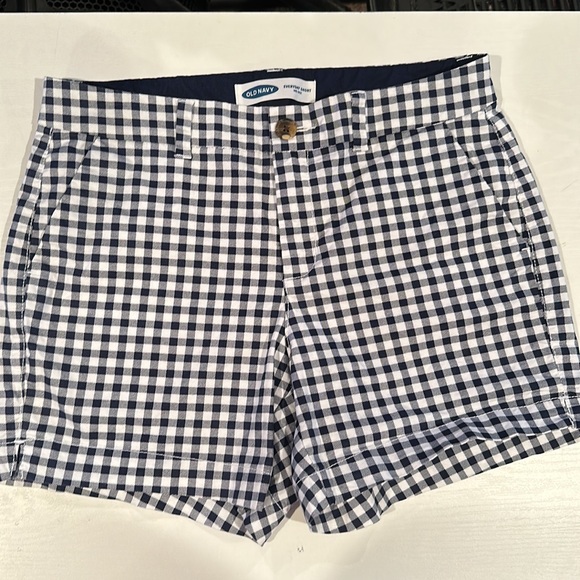 Old Navy Women’s Mid Rise Everyday Short, 5” inseam, Navy & White check Size 6 - Picture 1 of 10